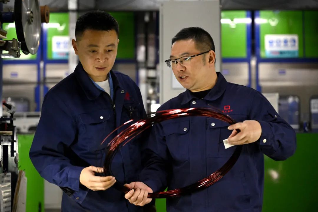 蘇保信的工匠絕活:試驗千次,一絲不茍 | 新時代"中國好人"故事|中國_