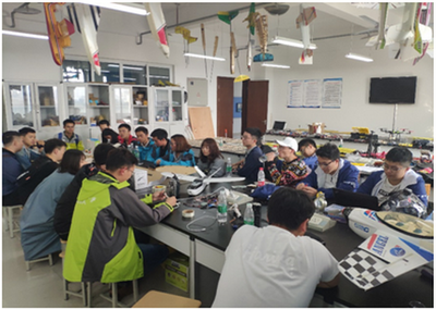 川內部分高校航模隊齊聚我校進行技術交流